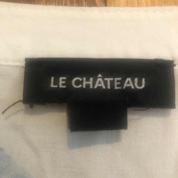 ⭐️5/$20 White & blue floral tunic top with ties Le Chateau flower autumn - Picture 3 of 4